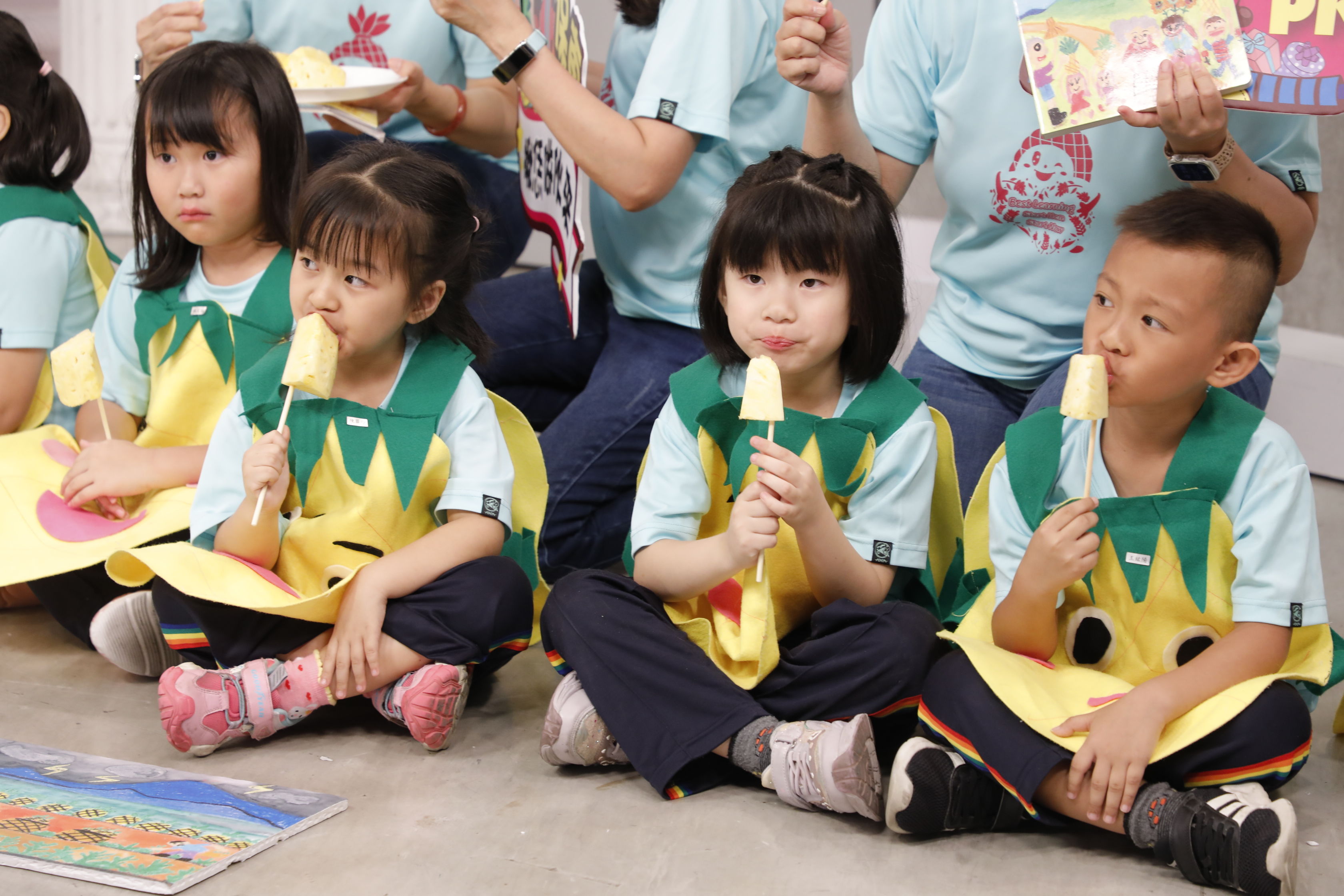 ▲▼台南市長黃偉哲第19次登上東森農場，推廣台南關廟優質金鑽鳳梨。（圖／記者湯興漢攝）