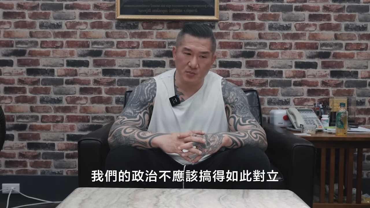 ▲▼館長員工遇襲。（圖／翻攝YouTube／館長惡名昭彰）