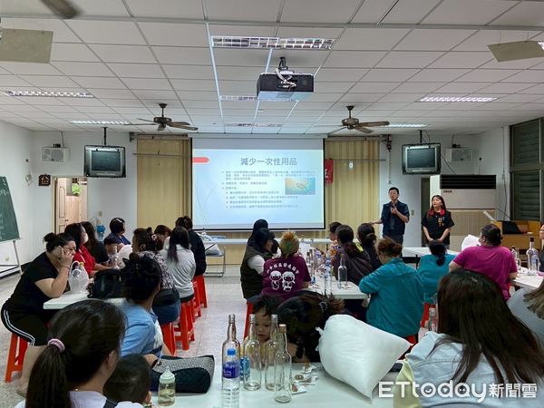 ▲花蓮縣環保局舉辦「源頭減量 X 廢玻璃藝術燈手作課程」圓滿落幕。（圖／花蓮縣政府提供，下同）