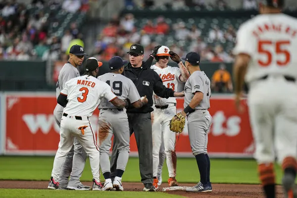 ▲▼  金鶯與洋基比賽中，凱斯塔德（Heston Kjerstad）滑壘時與雷耶斯（Pablo Reyes）發生碰撞，導致板凳清空，最終金鶯以5：4險勝。           。（圖／達志影像／美聯社）