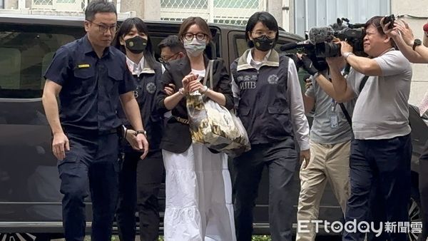 ▲貴婦奈奈抵達北檢了。（圖／記者劉昌松攝）