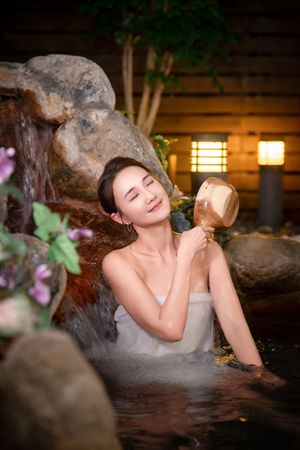 ▲何妤玟親自為大家上瑜珈課。（圖／源鑛娛樂）