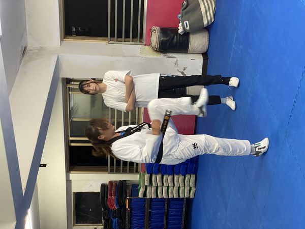 ▲一人參賽全家出動　羅嘉翎陪媽媽「千金小姐」出戰世壯運跆拳道。（圖／新北市政府體育局提供）