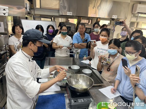 ▲台南市勞工局推動多元勞工學苑課程，並配合「曾文市政願景園區」啟用，1日於園區舉辦「幸福體驗手作難哄蛋糕」烘焙課程。（圖／記者林東良翻攝，下同）