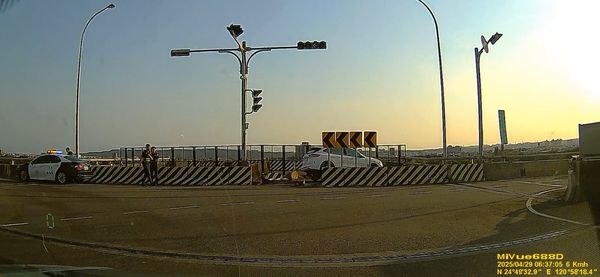 ▲▼             男子駕車逆向開上台68，墜落橋下身亡。（圖／翻攝自新竹大小事臉書）