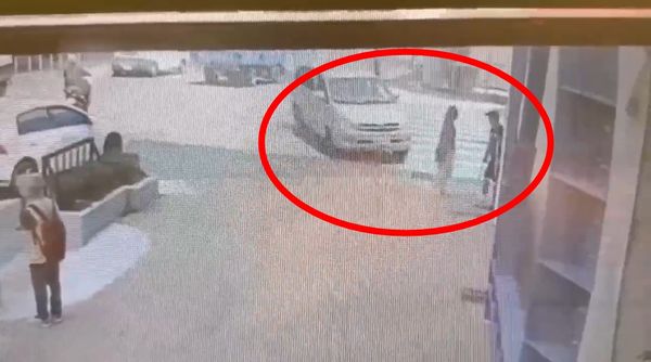 ▲桃園市八德區公所前車禍撞擊畫面。（圖／翻攝自記者爆料網）