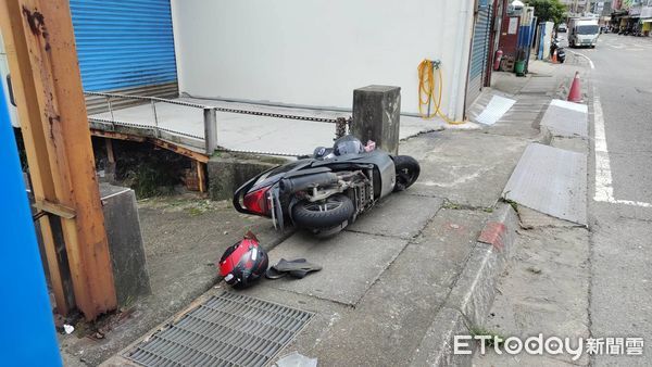 ▲桃園汽車撞2機車釀1死2傷，駕駛肇事逃逸。（圖／記者沈繼昌翻攝，下同）