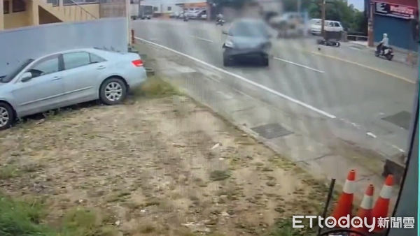 ▲▼ 桃園市八德區和平路557號前，今(1)日下午12時許發生一起死亡車禍     。（圖／記者沈繼昌翻攝）