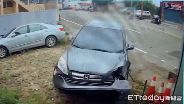 ▲▼ 桃園市八德區和平路557號前，今(1)日下午12時許發生一起死亡車禍     。（圖／記者沈繼昌翻攝）