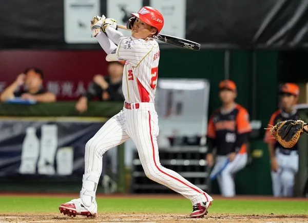 ▲味全龍隊張政禹使用魚雷球棒。（圖／味全龍隊提供）