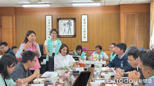 ▲▼鳳山3國小空間不足、運動場年久失修，民代奔走爭取經費改善。（圖／記者賴文萱翻攝）