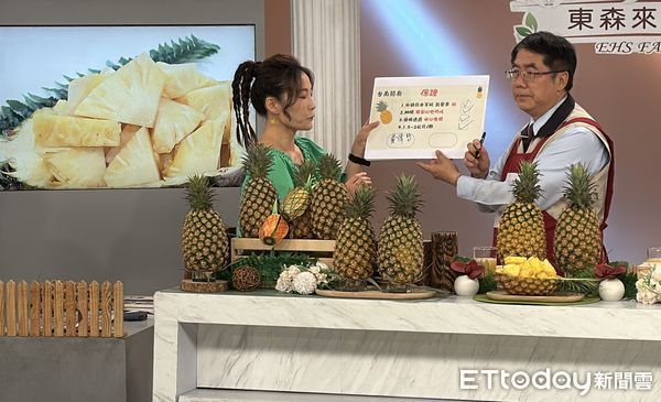 ▲市長黃偉哲今（1）日親上東森購物台直播節目「東森農場」，力推台南關廟鳳梨，40分鐘內4000公斤完售，氣氛熱烈。（記者林東良翻攝，下同）