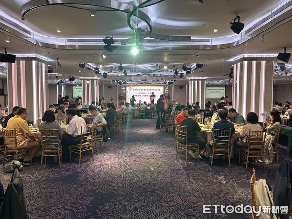 ▲▼  民雄福樂社區舉辦治安會議，警方推廣識詐與防毒新知，共築無毒安全環境   。（圖／民雄分局提供）