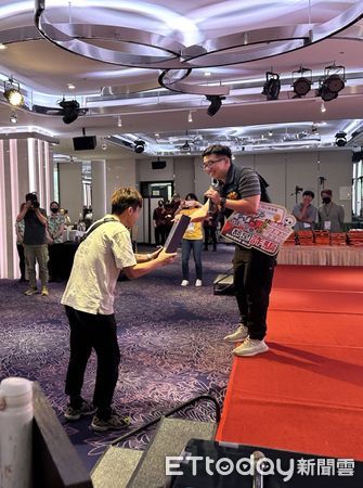 ▲▼  民雄福樂社區舉辦治安會議，警方推廣識詐與防毒新知，共築無毒安全環境   。（圖／民雄分局提供）