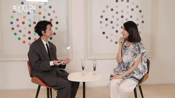 ▲▼穩定交往女友秀英13年！　鄭敬淏「左手無名指出現戒指」：這是我私人的～。（圖／翻攝自《現在白智娟》YouTube）