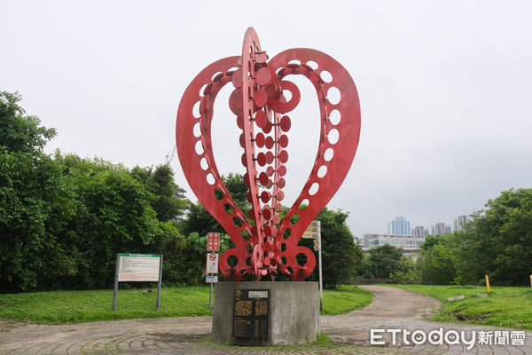 ▲內湖區葫蘆洲基隆河右岸的「內湖復育園區公園」，4月種植1.6萬株秋海棠，預計美到5月底。（圖／記者彭懷玉攝）