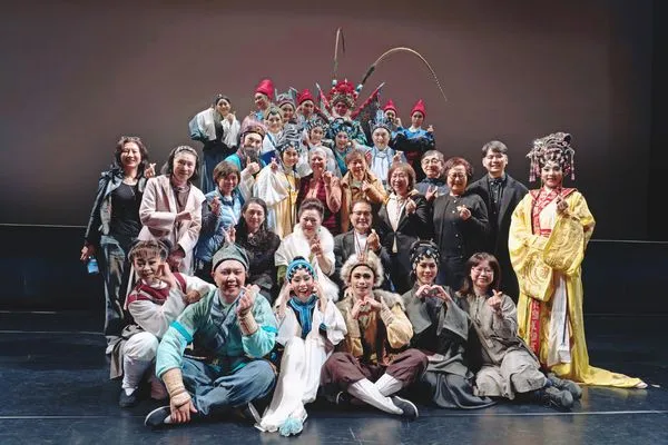 ▲白冰冰日前去中山堂看歌仔戲《漁樵夫》。（圖／長興影視，華視提供）