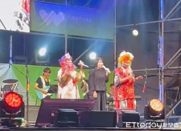 ▲「鐵獅玉玲瓏」表演，屏東打詐縣府隊到場宣導防詐           。（圖／縣警局提供）