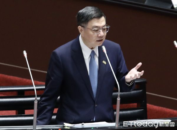 ▲▼行政院長卓榮泰立法院備詢 針對郭智輝失言 卓榮泰表示應該給勞工更多的關懷 沒道歉。（圖／記者屠惠剛攝）