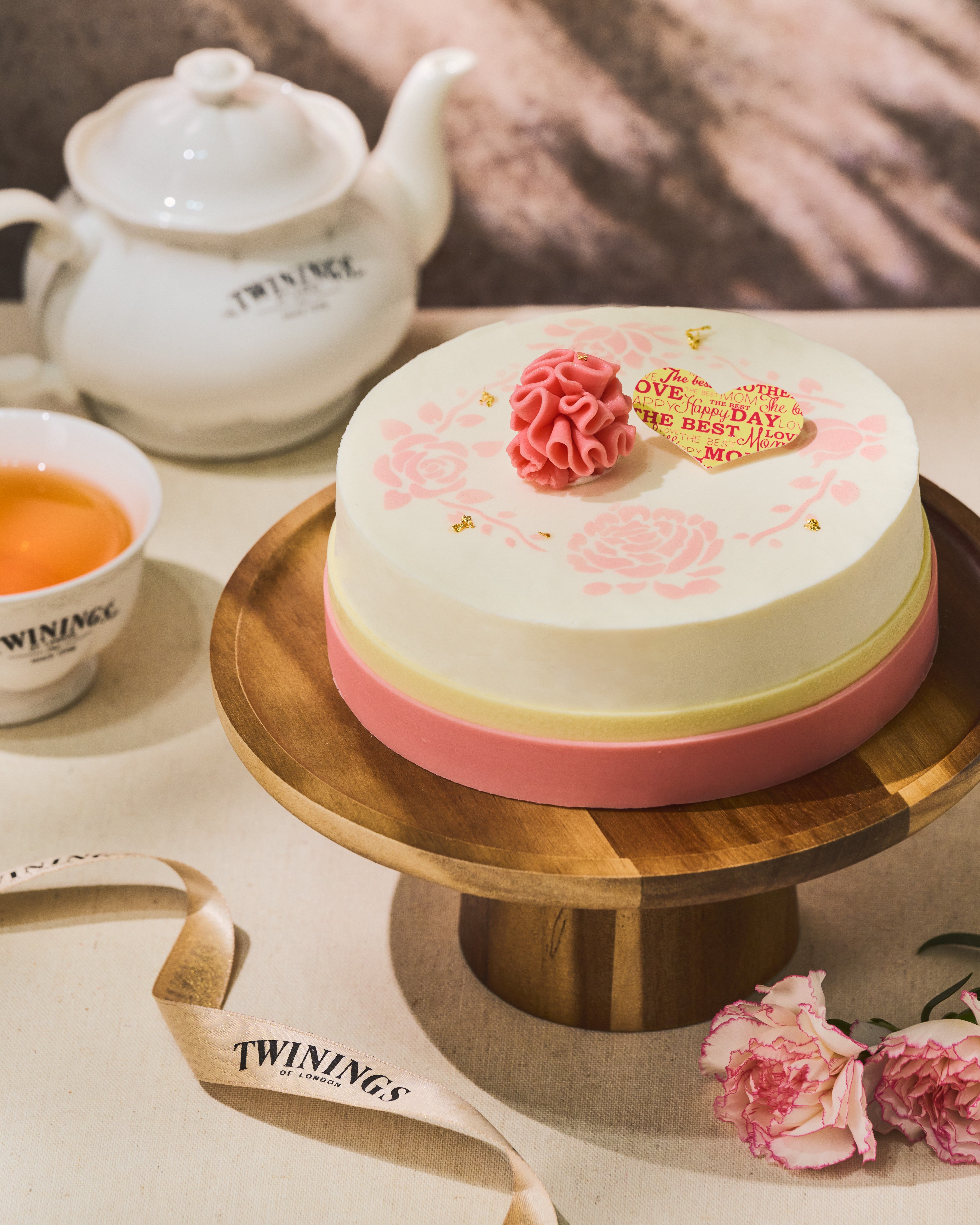 ▲唐寧茶5款「琥珀凝光」聯名蛋糕。（圖／品牌提供）