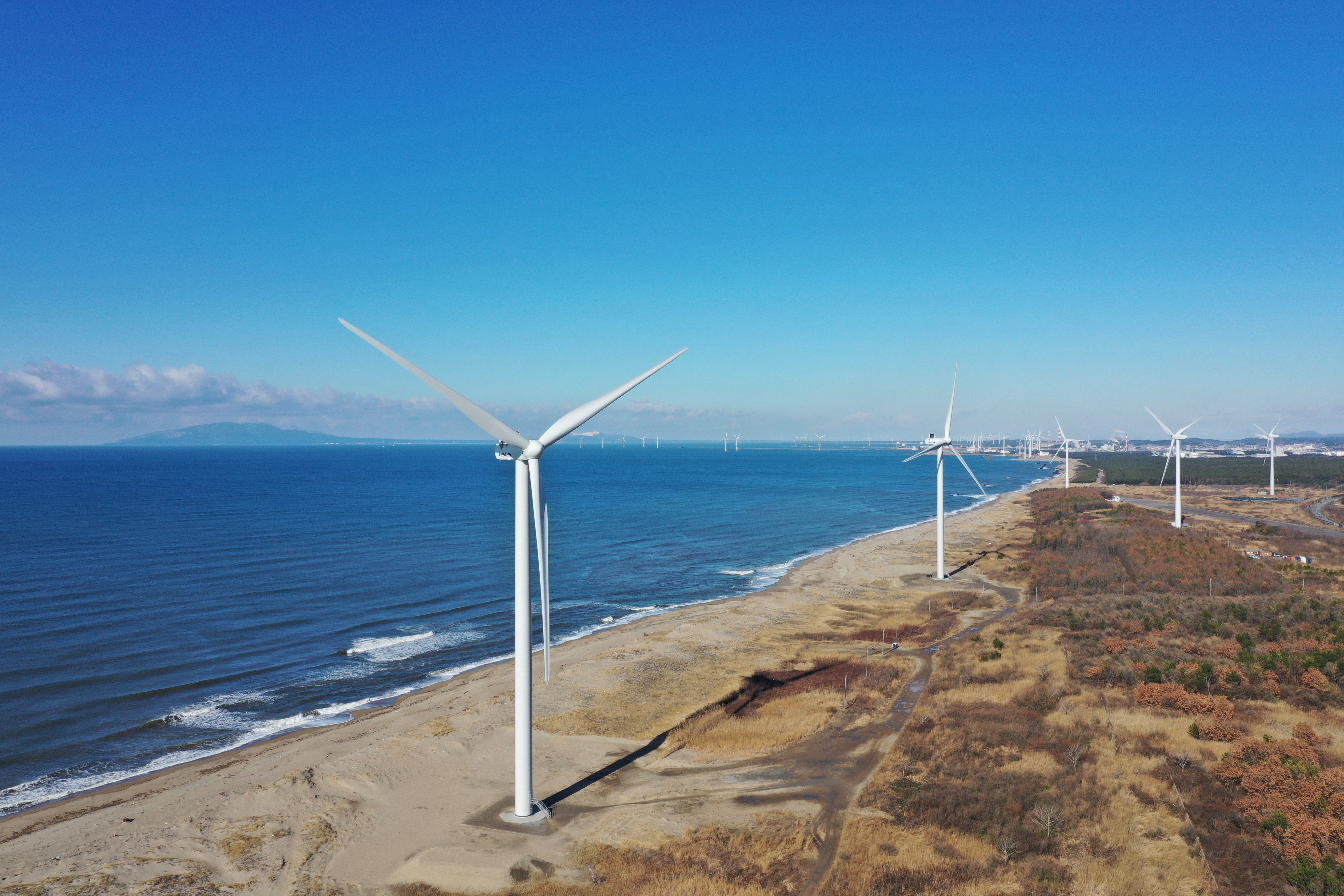 ▲▼日本秋田縣某風力發電廠，傳出風車螺旋槳砸死人的事件。（圖／翻攝自Cosmo Eco Power官網）