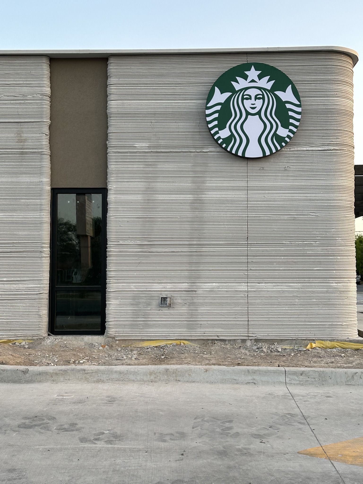 ▲全球首間3D列印的星巴克門市。（圖／翻攝City of Brownsville, TX - Municipal Government官方粉絲頁）