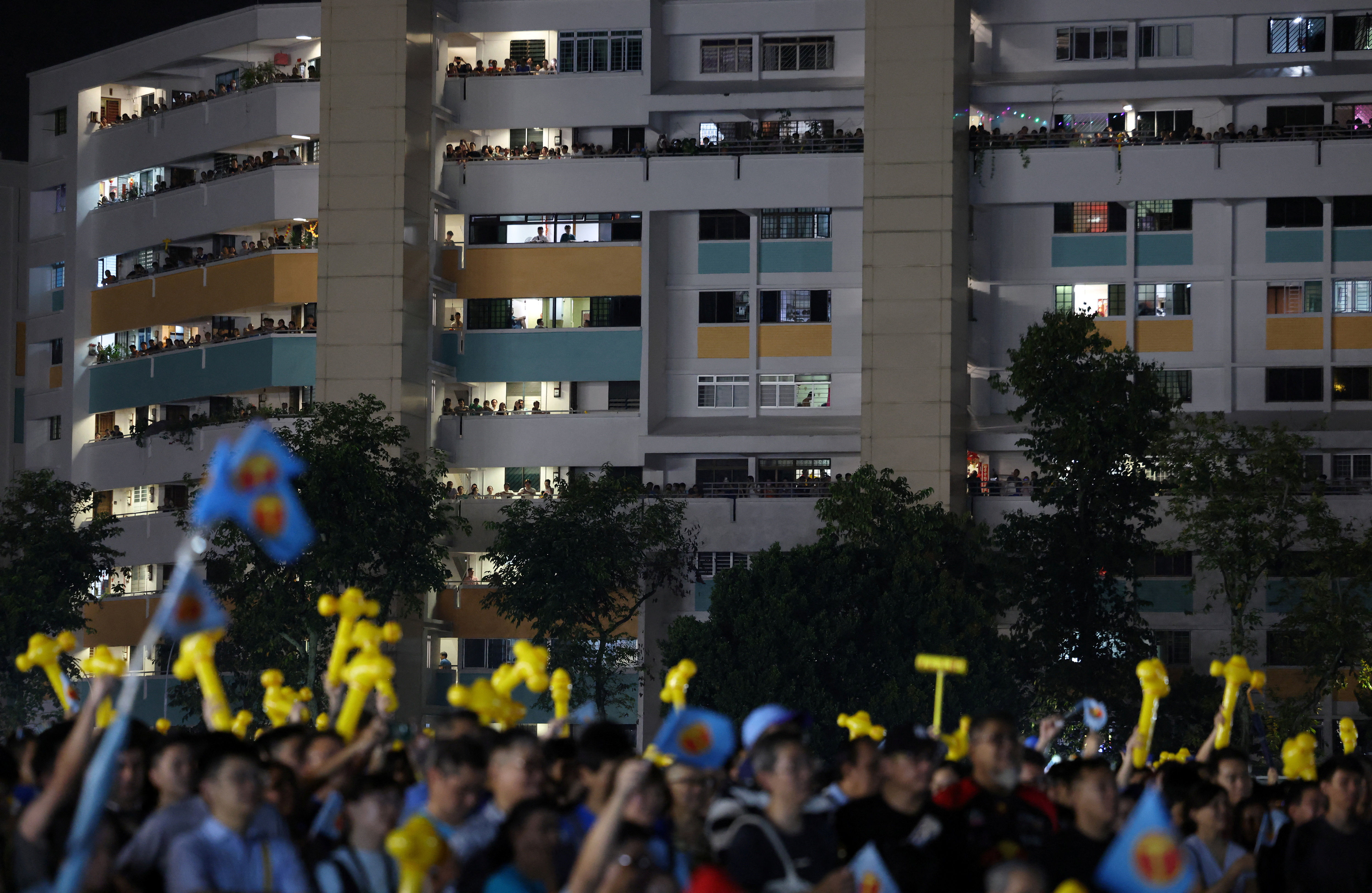 ▲▼新加坡即將於3日實施國會大選，工人黨支持者參加選前的最後一場集會。（圖／路透）