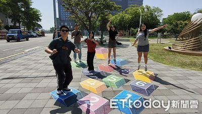 金門打卡新亮點「3D漂浮跳房子」