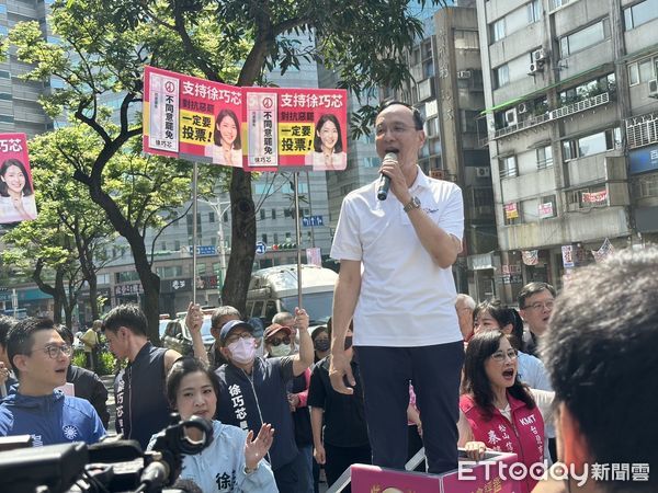 ▲▼   朱立倫到永春市場宣講     。（圖／記者崔至雲攝）