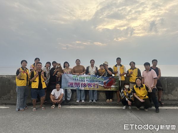 ▲▼自5月1日起至10月底辦理「綠島過山古道尋寶趣」活動，導覽解說山林動植物生態。（圖／東管處提供，下同）