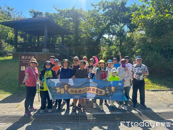 ▲▼自5月1日起至10月底辦理「綠島過山古道尋寶趣」活動，導覽解說山林動植物生態。（圖／東管處提供，下同）