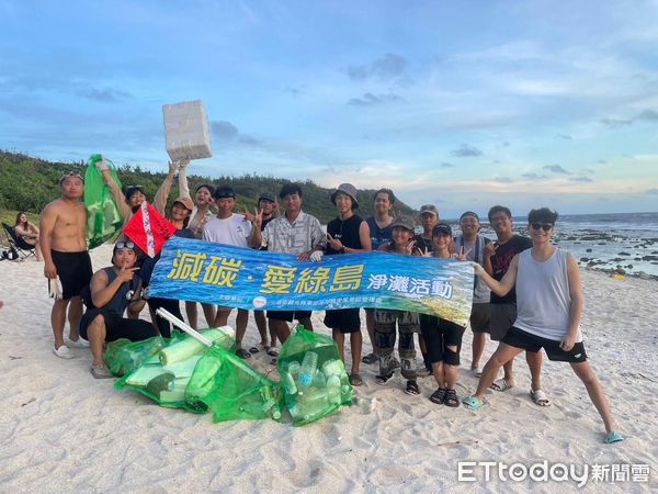 ▲▼自5月1日起至10月底辦理「綠島過山古道尋寶趣」活動，導覽解說山林動植物生態。（圖／東管處提供，下同）