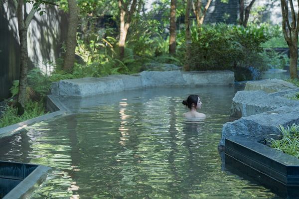 ▲星野集團「虹夕諾雅 谷關」預告，將於7月7日起推出「五行養生之旅：夏赤綻放」限定專案。（圖／虹夕諾雅 谷關提供）