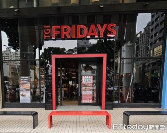▲▼TGI FRIDAYS台中崇德店5/5試營運　5/6起連3天豬肋排買一送一。（圖／開展集團提供）