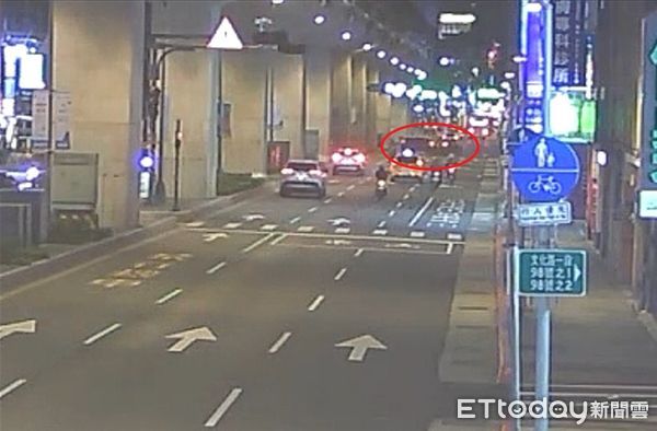 ▲徐千京左轉時未禮讓，攔腰撞上對向直行車。（圖／記者陸運陞翻攝）