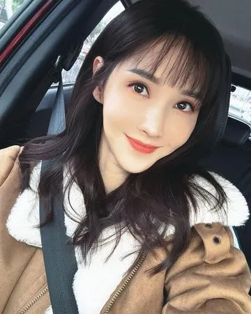 ▲▼徐千京深夜出車禍，車頭全毀安全氣囊爆開。（圖／翻攝自IG）