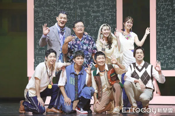 ▲▼導演梁志民、聶雲、楊奇煜、李霈瑜(大霈)、蔡昌憲、竺定誼、陳大天、張郁婕出席果陀劇場《三個傻瓜》演出記者會。（圖／記者李毓康攝）