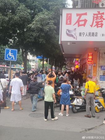 ▲▼劉畊宏錄製節目到店家強制清場。（圖／翻攝自微博）