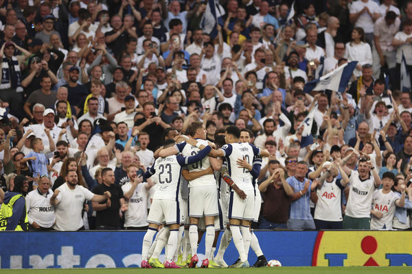 ▲強森（Brennan Johnson）開賽38秒就進球並與現場球迷慶祝。（圖／達志影像／美聯社）