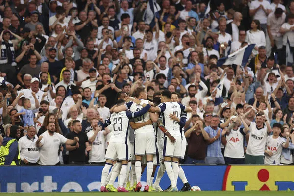 ▲強森（Brennan Johnson）開賽38秒就進球並與現場球迷慶祝。（圖／達志影像／美聯社）