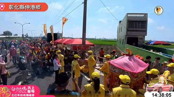 ▲拱天宮白沙屯媽祖到彰化了。（圖／翻攝自白沙屯拱天宮直播）彰化縣警局提供