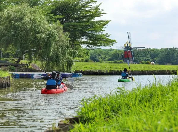 ▲▼德元埤荷蘭村獨木舟體驗。（圖／翻攝自荷蘭村去露營臉書專頁）