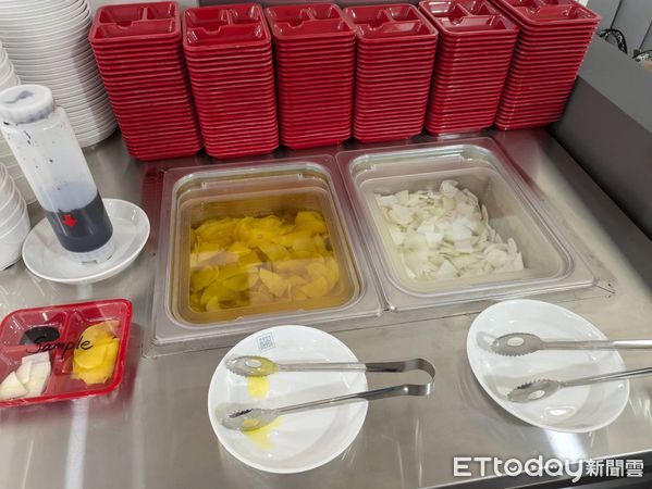 ▲白種元「香港飯店」台灣首店今試營運。（圖／記者黃士原攝）