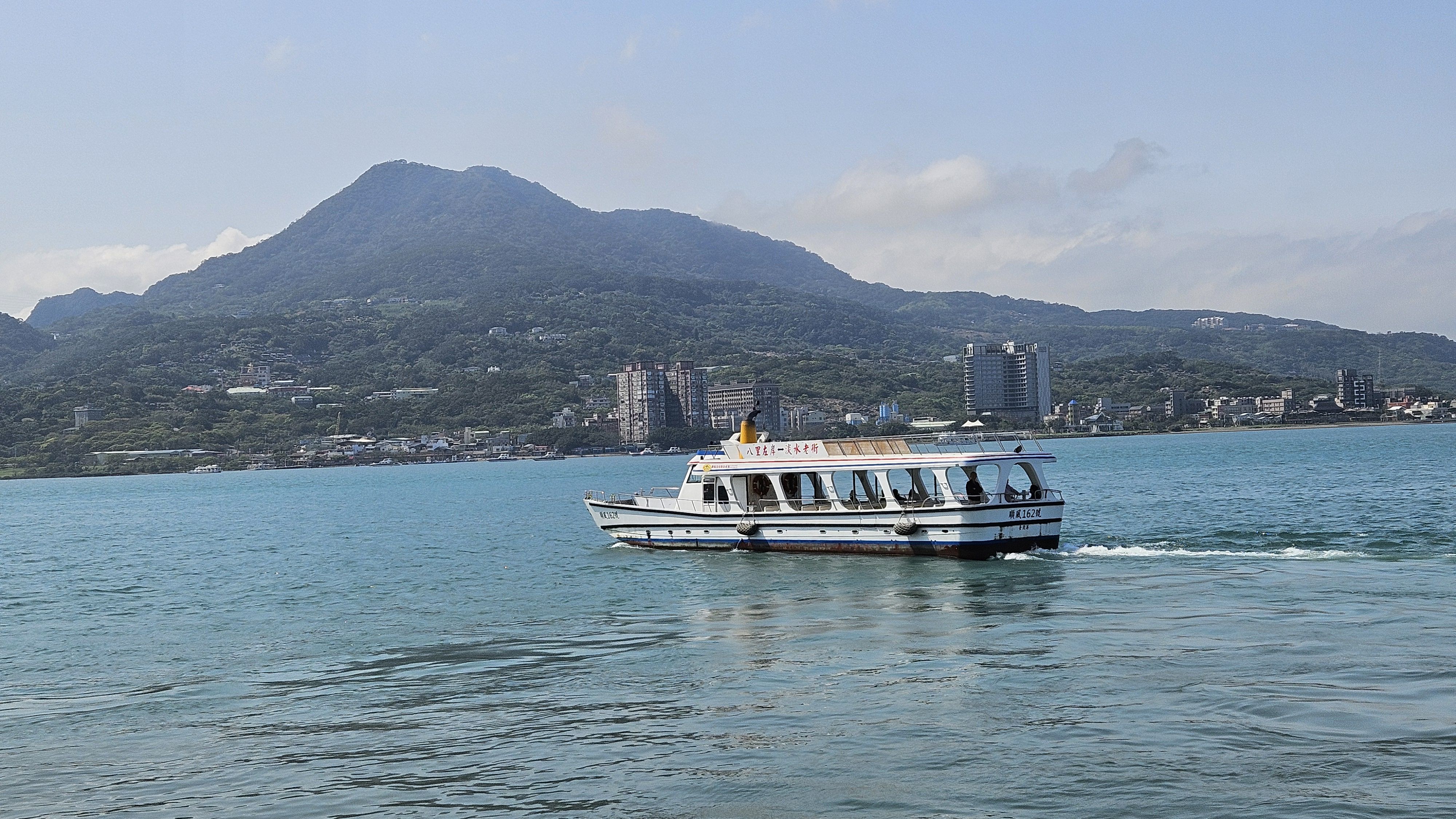 ▲新北加強稽查淡水河船舶 違法者最重罰6萬。（圖／記新北市交通局提供）