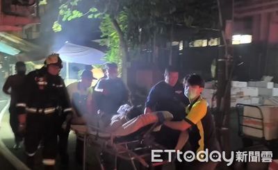 移工炸豆腐釀火災！基隆崁仔頂魚市旁阿嬤受困　消防助脫困