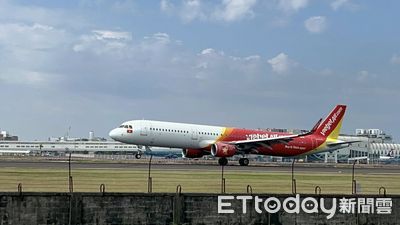快訊／越捷VJ881突掛「7700」！　緊急轉降小港機場