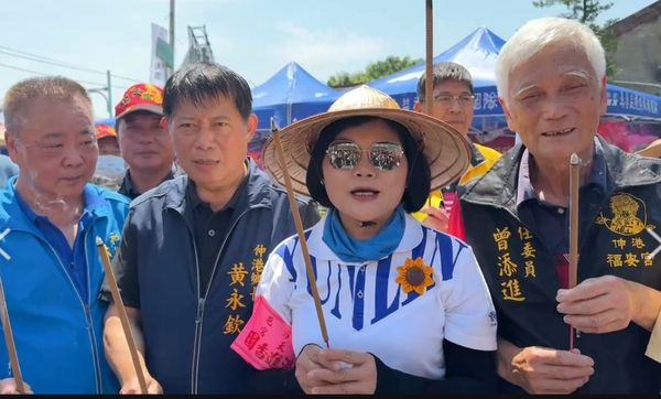 ▲雲林縣長張麗善化身香燈腳將一路陪同白沙屯媽祖到北港。（圖／民眾提供）