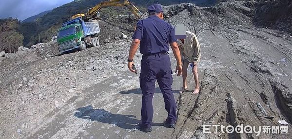 ▲民眾忘記機車停哪，熱心警民攜手助返家。（圖／記者楊漢聲翻攝）