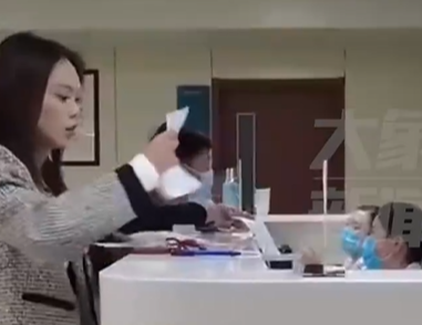 ▲▼27歲正妹當「陪診師」月入42萬元。（圖／翻攝自大象新聞）