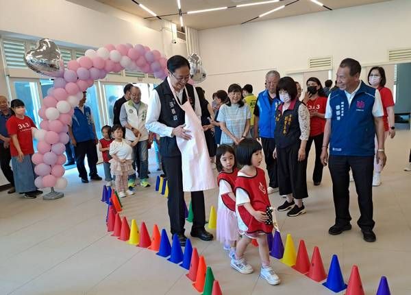 ▲張善政視察青山非營利幼兒園